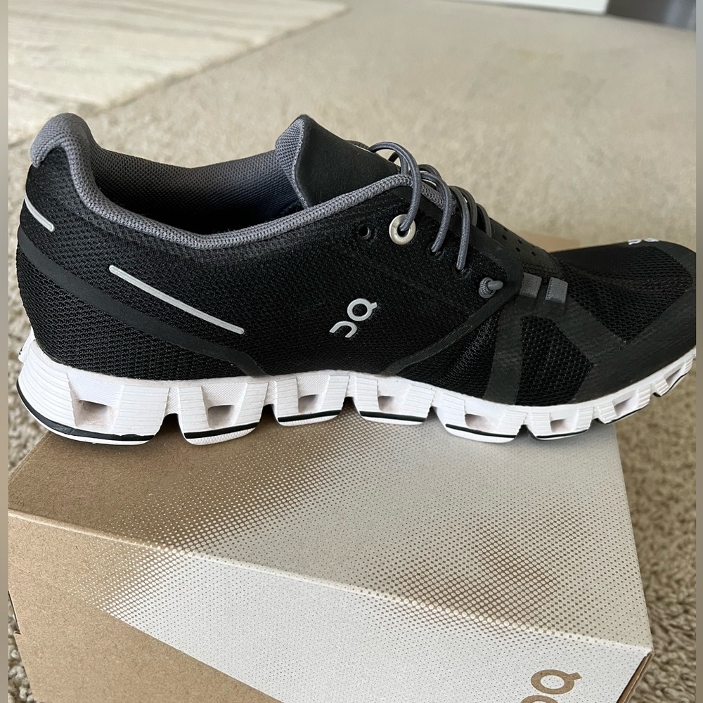 Black On Cloud, women’s size 8.5